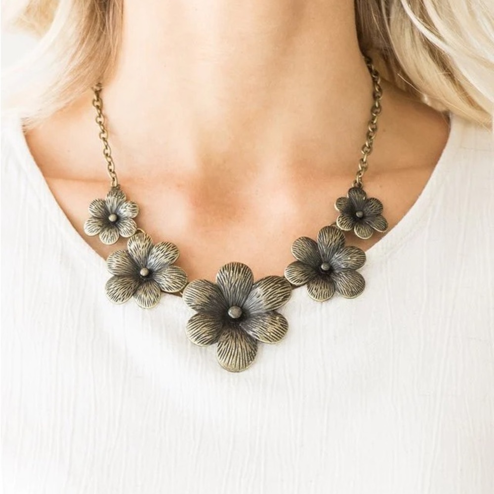 Secret Garden - Brass Necklace - Paparazzi